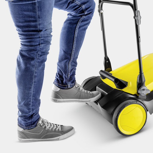 Karcher S4 Twin Push Sweeper Showspace